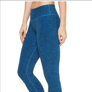Beyond yoga blue spacedye Capri size small
